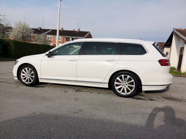 VW Passat Variant 2,0 TDI BMT - R line- Virtualni
