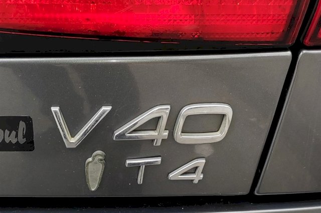 Volvo V40 2.0 turbo 147kw benzin-LPG