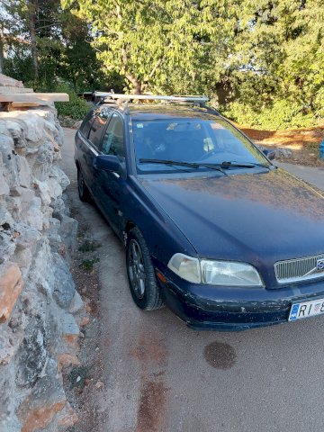 Volvo v 40