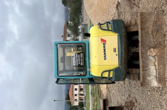 YANMAR B37V