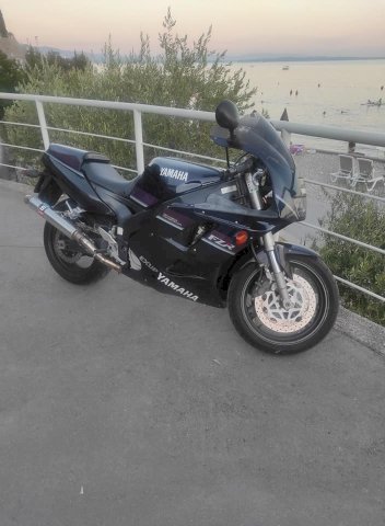 Yamaha FZR1000 exup1992