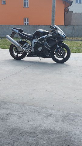 Yamaha R6