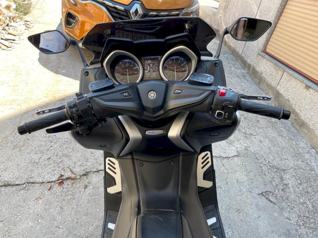 Yamaha T max 530