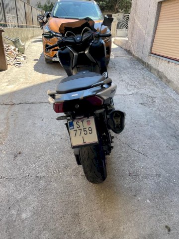 Yamaha T max 530