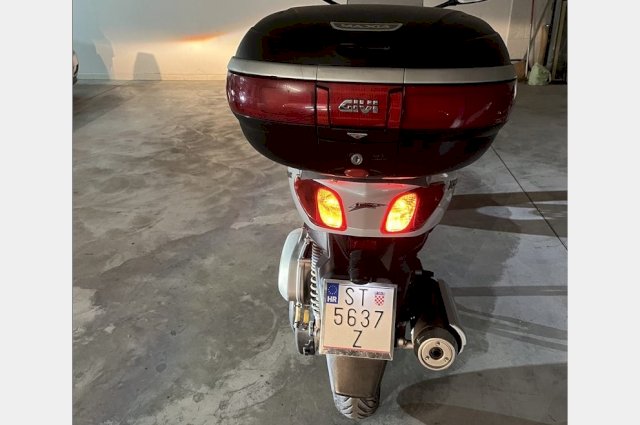 Yamaha X-MAX 250