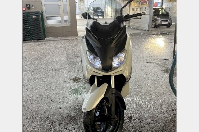 Yamaha X-MAX 250