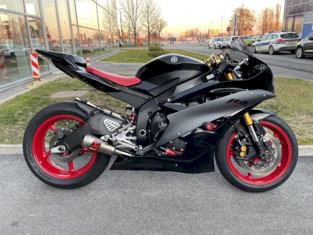 Yamaha YZF-R6 599 cm3, 2006 god.