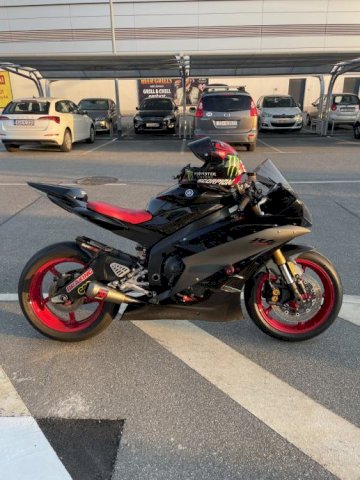 Yamaha YZF-R6 599 cm3, 2006 god.