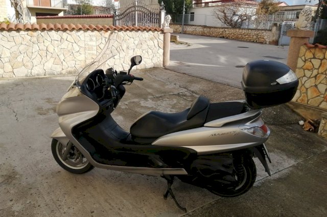 Yamaha majesty. 2005 godište
