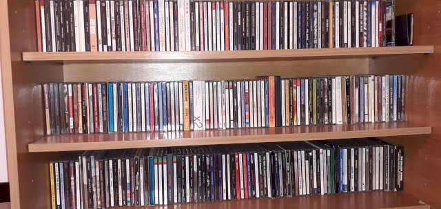 Zbirka glazbenih cd-a