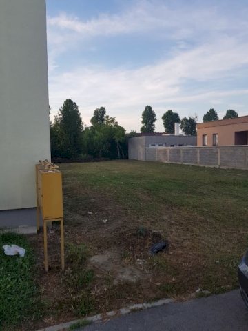 Zemljiste 429m2 sa komunalijama