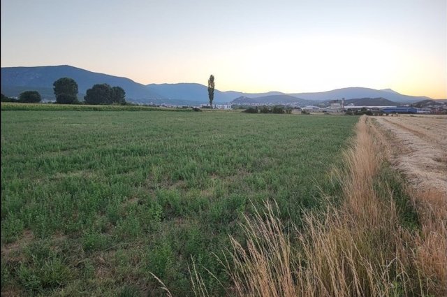 Zemljište Sinj Glavice