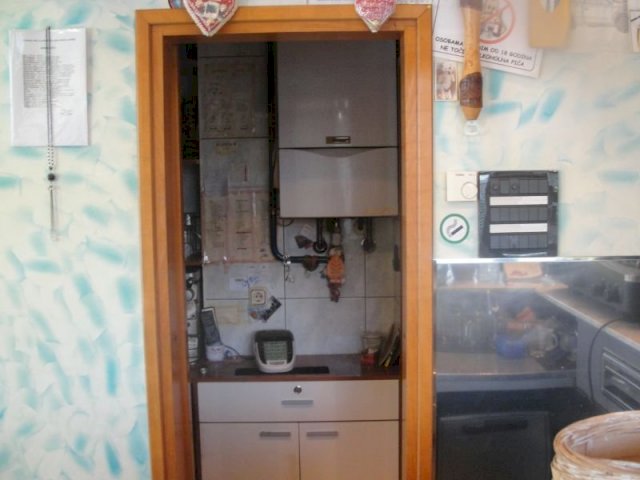 CAFFE BAR - 36 m2 - STROGI CENTAR - 51.000 EUR