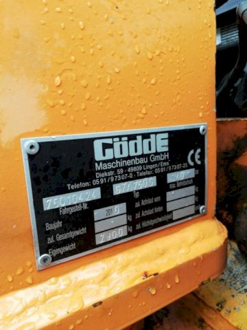 Valtra N142 s bočnim kranom Mulag