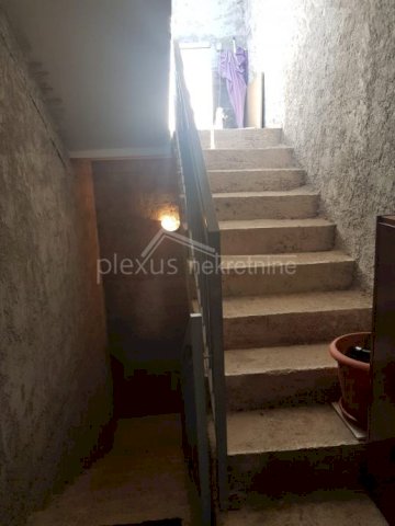 Samostojeća obiteljska kuća: Split - okolica, K