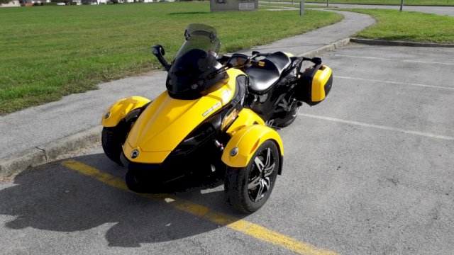 BRP Can-Am 990 cm3, 2011 god.