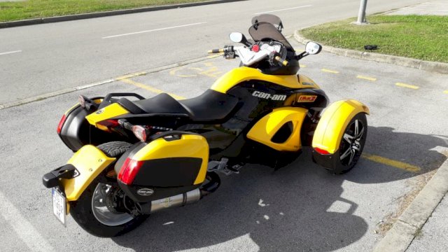 BRP Can-Am 990 cm3, 2011 god.