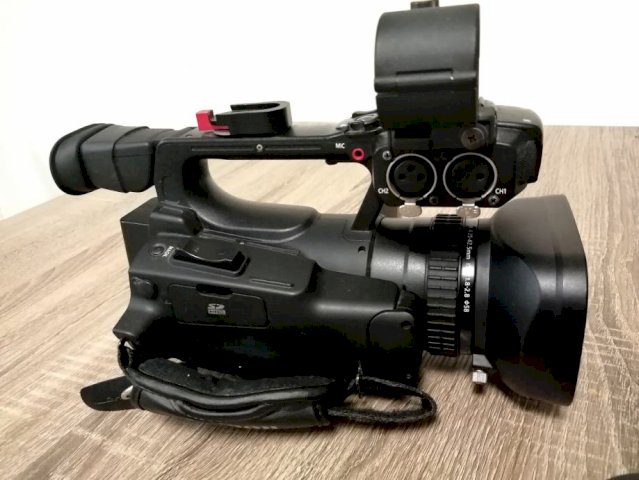 Canon xf100 digitalna video kamera