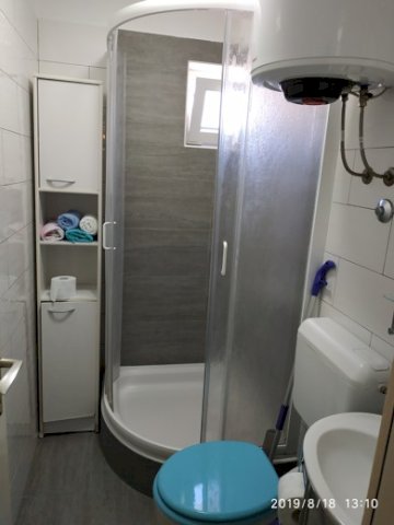 apartman u kući na rabu sa prekrasnim pogledom