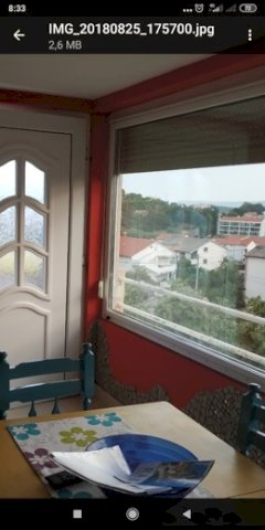 apartman u kući na rabu sa prekrasnim pogledom