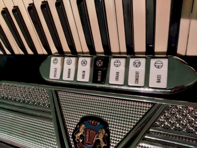 Harmonika Moreschi 120 basova
