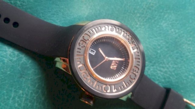 Sat Elini Barokas , Swiss made **** novo