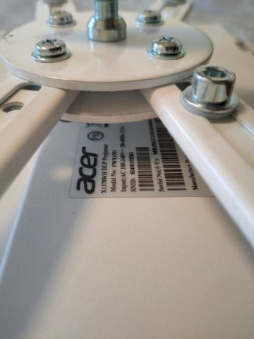 Acer Full HD 1080p projektor + auto. platno 2 x 2