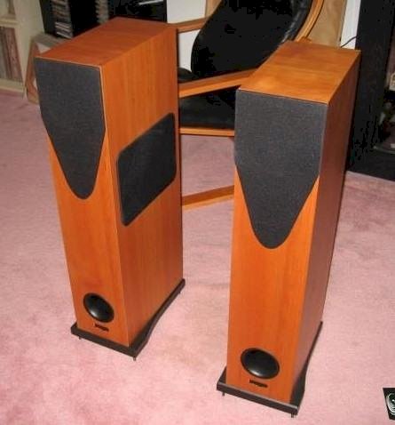 Rega R5