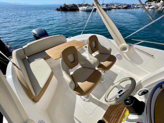 Sessa Key largo KL 27 OUTBORD