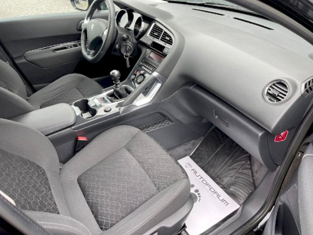 Peugeot 3008 1,6 e-HDi ** 1 VLASNIK , SERVISNA , 