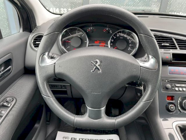 Peugeot 3008 1,6 e-HDi ** 1 VLASNIK , SERVISNA , 