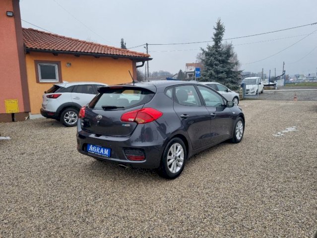 Kia Ceed 1,6 CRDi*REDIZAJN*NAVIGACIJA*R.KAMERA*