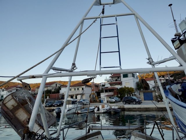 Ribarski brod za koču i za turizam