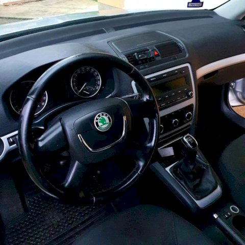 Škoda Octavia 1,6 TDI SERVISNA ŠKODA HR.AUTO...