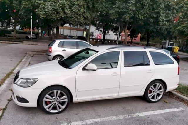 Škoda Octavia Combi 2.0TDI DSG F1 vRS