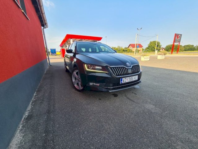 Škoda Superb 2,0 TDI DSG+F1
