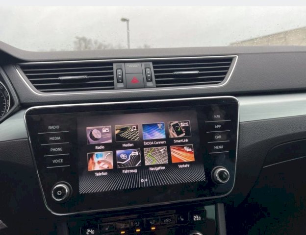 Škoda Superb Combi 1,6 TDI Bi-Xenon