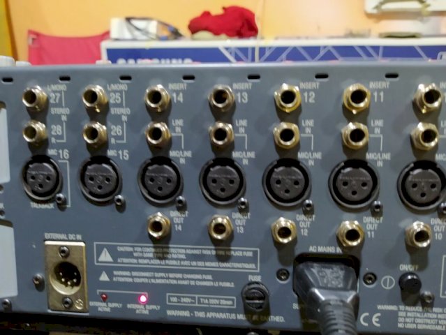 Allen Heath GL 2200.