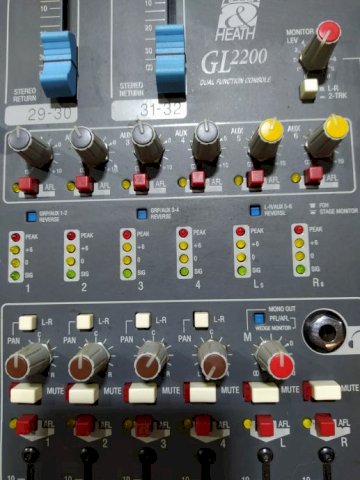 Allen Heath GL 2200.