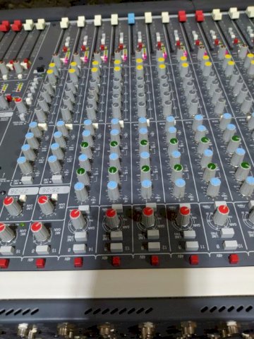 Allen Heath GL 2200.