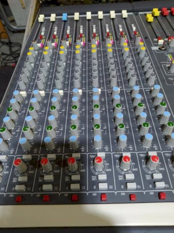 Allen Heath GL 2200.