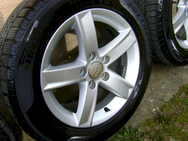 Alu felge AUDI 16'' sa zimskim gumama PIRELLI