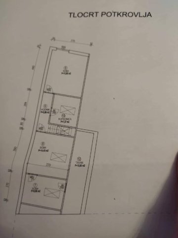 novorenovirani stan u centru Vinkovaca 130m2