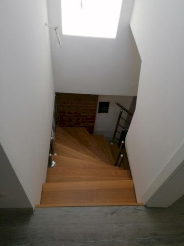 novorenovirani stan u centru Vinkovaca 130m2