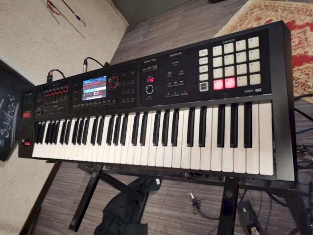Roland FA 06