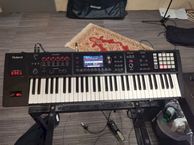 Roland FA 06