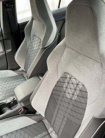 VW Golf 8 R line automatik Virtual kokpit
