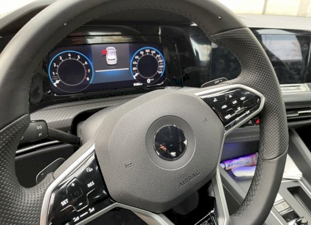 VW Golf 8 R line automatik Virtual kokpit