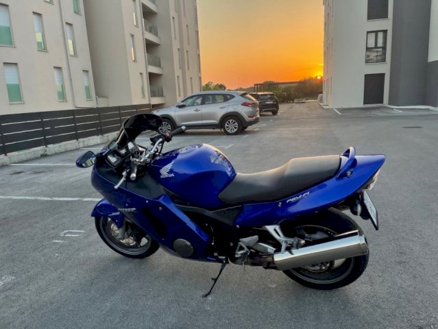 Honda CBR 1100xx Blackbird 1100 cm3, 2003 god.