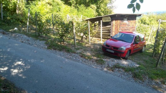 Gornje Orešje, vinograd i klijet 20 m2